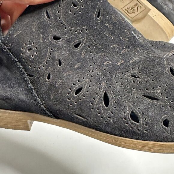 Coolway Women's Size 8.5, 39 Jasper Flat Open Toe Lasercut Bootie Black Spain - Picture 10 of 11